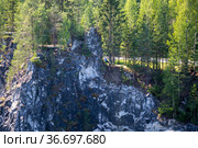 Спуск на троллее по рускеальскому Мраморному каньону. Стоковое фото, фотограф V.Ivantsov / Фотобанк Лори