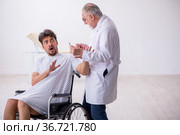 Old male doctor psychiatrist examining young disabled patient. Стоковое фото, фотограф Elnur / Фотобанк Лори
