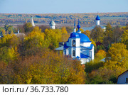 Вид с высоты на улицы Переславля-Залесского, Ярославская область. Осенний солнечный день. Храм Сретения Господня (2021 год). Стоковое фото, фотограф Natalia Sidorova / Фотобанк Лори