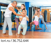 Woman doing chokehold movement. Стоковое фото, фотограф Яков Филимонов / Фотобанк Лори