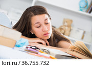 Female fell asleep when she was studying. Стоковое фото, фотограф Яков Филимонов / Фотобанк Лори