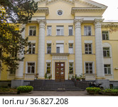 Главное здание Крымской астрофизической обсерватории. Поселок Научный, Крым (2020 год). Редакционное фото, фотограф Вячеслав Палес / Фотобанк Лори