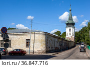Артиллерийские казармы XVIII век и башня Ратуши (1470 год). Выборг. Ленинградская область (2021 год). Редакционное фото, фотограф Сергей Афанасьев / Фотобанк Лори