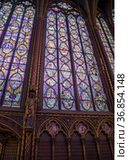Часовня Сент-Шапель (Sainte-Chapelle). Интерьер  Верхней Капеллы - витражи. Париж, Франция. (2018 год). Редакционное фото, фотограф Сергей Рыбин / Фотобанк Лори
