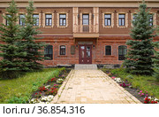 Дом купца Ф. Т. Каменева в Свияжске. Построен в конце 19 века. Восстановлен в 2011. В настоящее время  гостиница. Сентябрь 2021. Редакционное фото, фотограф ирина реброва / Фотобанк Лори