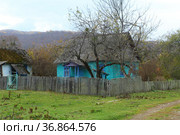 Саманный дом с колодцем во дворе. Стоковое фото, фотограф Марина Володько / Фотобанк Лори