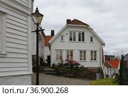 Дом в старом городе (Gamle Stavanger). Ставангер, Норвегия (2012 год). Стоковое фото, фотограф Вадим Хомяков / Фотобанк Лори