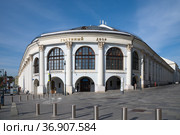 Гостиный двор в Москве. Вид с улицы Варварки (2021 год). Редакционное фото, фотограф Елена Коромыслова / Фотобанк Лори