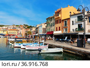 Yachts and boats along shore in Cassis. Стоковое фото, фотограф Яков Филимонов / Фотобанк Лори
