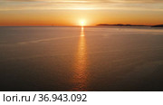 Закат на Чёрном море. Солнце садится в воду. Вид с воздуха. Sunset on the Black Sea. The sun sets in the water. Aerial view. Стоковое видео, видеограф Евгений Романов / Фотобанк Лори