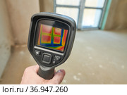 thermal imaging camera inspection window for temperature check and finding heat loss. Стоковое фото, фотограф Дмитрий Калиновский / Фотобанк Лори