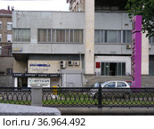 Двадцатидвухэтажное административное здание. Построено в 1989 году. Бизнес-центр River Tower. Рубцовская набережная, 3, строение 1. Басманный район. Город Москва (2011 год). Редакционное фото, фотограф lana1501 / Фотобанк Лори