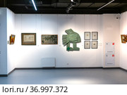 Picture gallery of modern art in Sinara Art Gallery. Interior of the most famous cultural center in the city of Yekaterinburg (2020 год). Редакционное фото, фотограф Евгений Ткачёв / Фотобанк Лори