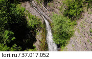 Кавказские горы. Река Дикарка и Змейковские водопады. Вид с воздуха. Caucasus Mountains. Dikarka River and the Zmeykovsky waterfalls. Aerial view. Стоковое видео, видеограф Евгений Романов / Фотобанк Лори