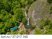 Кавказские горы. Река Дикарка и Змейковские водопады. Вид с воздуха. Caucasus Mountains. Dikarka River and the Zmeykovsky waterfalls. Aerial view. Стоковое фото, фотограф Евгений Романов / Фотобанк Лори