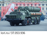 Пусковая установка зенитно-ракетного комплекса С-400 "Триумф" крупным планом. Репетиция военного парада в честь Дня Победы. Санкт-Петербург (2020 год). Редакционное фото, фотограф Виктор Карасев / Фотобанк Лори