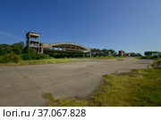 Руины авиабазы Нойтиф на Балтийской косе вблизи Балтийска (2020 год). Стоковое фото, фотограф Геннадий Соловьев / Фотобанк Лори
