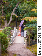 A young man and girl in traditional kimonos on the bridge at Yas (2019 год). Стоковое фото, фотограф Сергей Пристяжнюк (Serg Zastavkin) / Фотобанк Лори