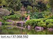 A young man and girl in traditional kimonos on the bridge at Yas (2019 год). Редакционное фото, фотограф Сергей Пристяжнюк (Serg Zastavkin) / Фотобанк Лори