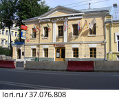 Западный флигель городской усадьбы Е. Е. Емельянова. Улица Покровка, 28, строение 3. Басманный район. Город Москва (2014 год). Редакционное фото, фотограф lana1501 / Фотобанк Лори