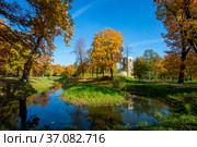 Россия. Стрельна. Орловский парк. Руинная башня (2021 год). Редакционное фото, фотограф Литвяк Игорь / Фотобанк Лори