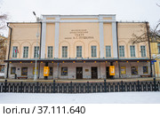 Московский драматический театр имени А. С. Пушкина. Зиминй день. Москва (2022 год). Редакционное фото, фотограф E. O. / Фотобанк Лори