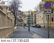 Вид на жилой дом треста «Теплобетон». Улица Спиридоновка, 24/1. Зимний день. Москва. Россия (2022 год). Редакционное фото, фотограф E. O. / Фотобанк Лори