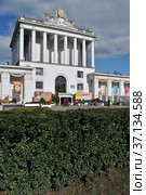 Павильон № 64 «Оптика» на ВДНХ. Проспект Мира, 119, строение 64. Город Москва (2012 год). Редакционное фото, фотограф lana1501 / Фотобанк Лори