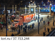 Moscow. Coca-Cola truck in Gorky Park 08_01_2022. Редакционное фото, фотограф Юрий Шурчков / Фотобанк Лори