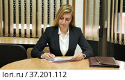 Positive female, interview candidate, signing apply for job at meeting room in office. Стоковое видео, видеограф Яков Филимонов / Фотобанк Лори
