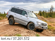 Toyota Land Cruiser 100 (2020 год). Редакционное фото, фотограф Art Konovalov / Фотобанк Лори