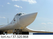 Сверхзвуковой стратегический бомбардировщик дальней авиации Ту-160 («Белый лебедь») на Международном авиационно-космическом салоне МАКС-2021 в Жуковском, Россия. Редакционное фото, фотограф Free Wind / Фотобанк Лори