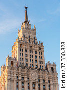 Высотное здание на площади  Красных Ворот. Москва (2019 год). Стоковое фото, фотограф Александр Щепин / Фотобанк Лори