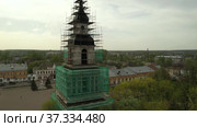 Building of church under reconstruction in small town. Стоковое видео, видеограф Гурьянов Андрей / Фотобанк Лори