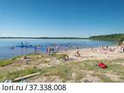 Поселок Салым . Пляж на озере Сырковый Сор (2018 год). Стоковое фото, фотограф Александр Циликин / Фотобанк Лори