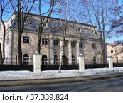Вилла Н. П. Рябушинского "Черный лебедь" (1908 года постройки, архитекторы В. Д. Адамович, В. М. Маята). Нарышкинская аллея, 5. Район Аэропорт. Город Москва (2013 год). Стоковое фото, фотограф lana1501 / Фотобанк Лори