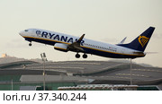 Ryanair Airlines Boeing 737 EI-FZO taking off from Barcelona Airport (2020 год). Редакционное фото, фотограф Яков Филимонов / Фотобанк Лори