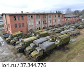 Склад списанной военной техники на территории заброшенной воинской части. Стоковое фото, фотограф Ирина Борсученко / Фотобанк Лори