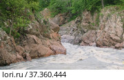 Кавказские горы, Адыгея. Река Белая в Гранитном каньоне. The Caucasus Mountains, Adygeya. Belaya river in the Granite gorge. Стоковое видео, видеограф Евгений Романов / Фотобанк Лори