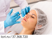 Female client during face mesotherapy. Стоковое фото, фотограф Яков Филимонов / Фотобанк Лори