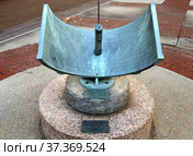 Famous Camp Columbia Sundial, dedicated to memory of Dean Wesley J. Hennessy. ​Columbia University in New York City (2021 год). Редакционное фото, фотограф Валерия Попова / Фотобанк Лори
