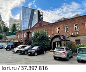 The Bronx Barbershop по адресу Океанский проспект, 10Б во Владивостоке (2021 год). Редакционное фото, фотограф Овчинникова Ирина / Фотобанк Лори