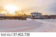 Morning sun over village house in winter day (2021 год). Стоковое фото, фотограф Дмитрий Тищенко / Фотобанк Лори
