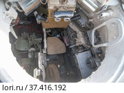 Вид сверху на открытый люк наводчика советского среднего танка Т-62М в экспозиции на Международном военно-техническом форуме "Армия-2015", Кубинка, парк "Патриот" Редакционное фото, фотограф Малышев Андрей / Фотобанк Лори