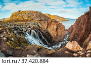 Батарейский водопад недалеко от села Териберка. Осень. Стоковое фото, фотограф Сергей Цепек / Фотобанк Лори
