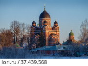 Московская область, Спасо-Бородинский монастырь, Владимирский храм весной на восходе солнца (2022 год). Редакционное фото, фотограф glokaya_kuzdra / Фотобанк Лори