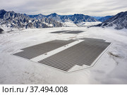 Солнечная электростанция в горах Алтая. Вид с воздуха. Solar power plant in the Altai Mountains. Aerial view. Стоковое фото, фотограф Евгений Романов / Фотобанк Лори