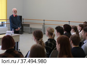 Писатель Владимир Николаевич Крупин на встрече со школьниками (2022 год). Редакционное фото, фотограф Дмитрий Неумоин / Фотобанк Лори