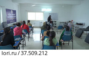 Indian classroom for training for Indian women. Indian women education. Indian teacher and student. (2022 год). Редакционное видео, видеограф Devendra Rawat / Фотобанк Лори