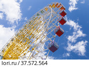 Ferris Wheel located at Mtatsminda Park, Tbilisi, Georgia (2019 год). Стоковое фото, фотограф EugeneSergeev / Фотобанк Лори